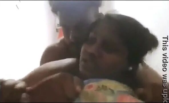 
                                          Mature tamil aunty ki gaand mari jawan ladke ne
                                      