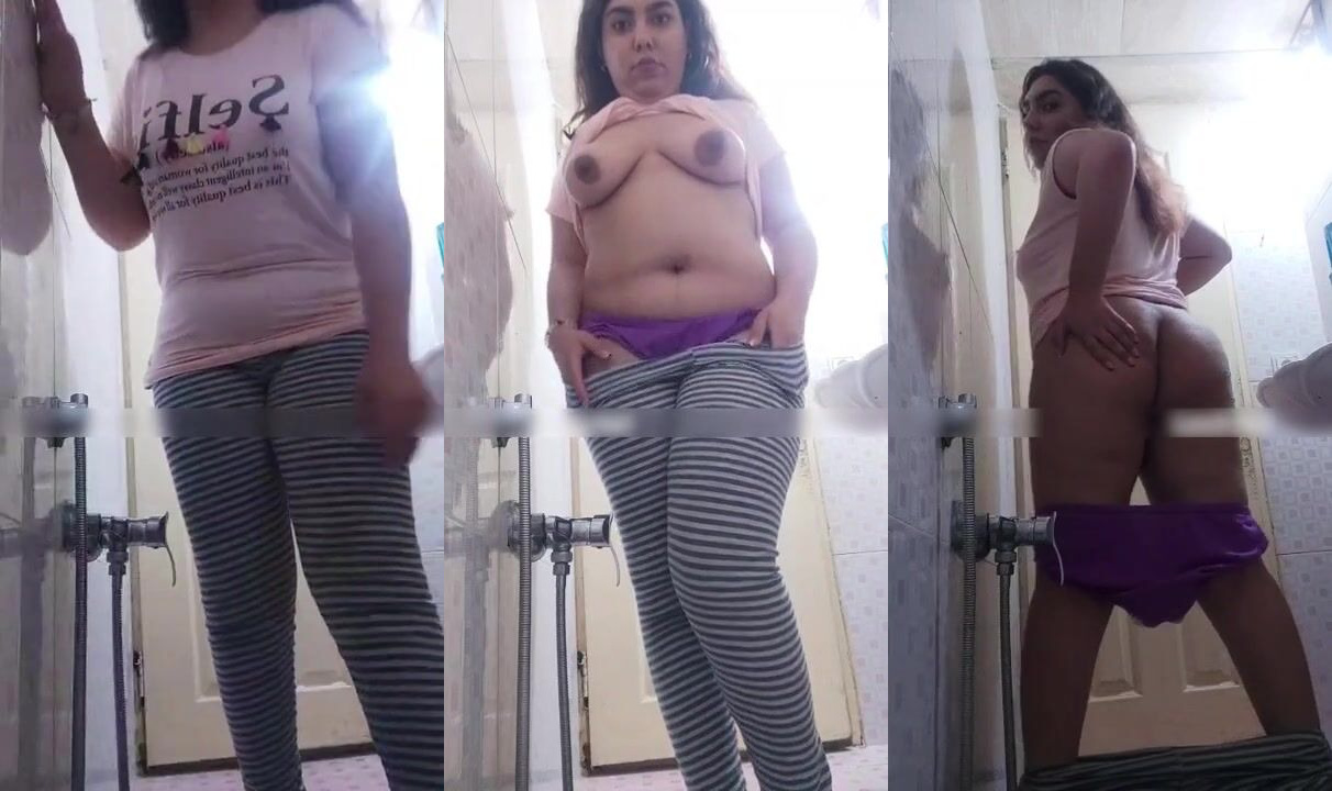 
                                          Apne milkey boobs or gaand ko dikhaati kaamuk bhabhi
                                      