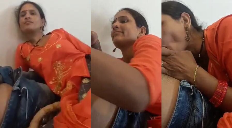 
                                          Rajasthani bhabhi chus rahi hai lund muskuraate hue
                                      