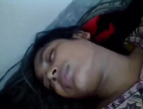 
                                          Chudai ka dard sahan nahi kar paa rahi jawan ladki
                                      