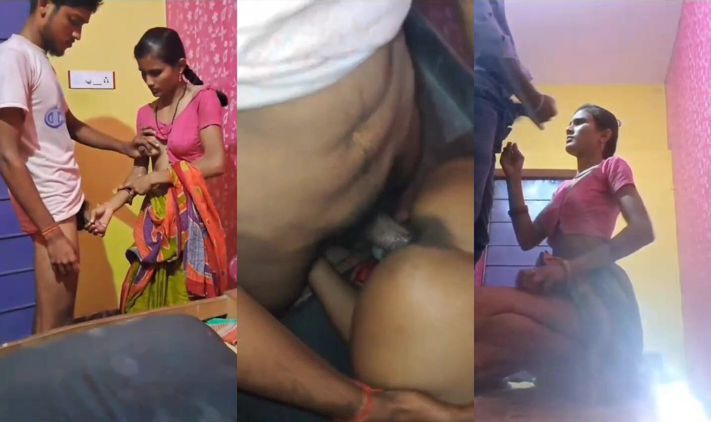 
                                          Cuckold village bhabhi sex ka maja le rahi hai pati or dost k sath
                                      
