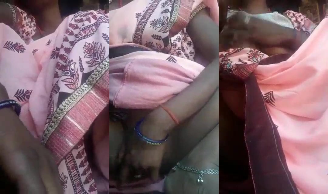 
                                          Gaanw ki hot bhabhi ki gulabi chut wali selfie
                                      