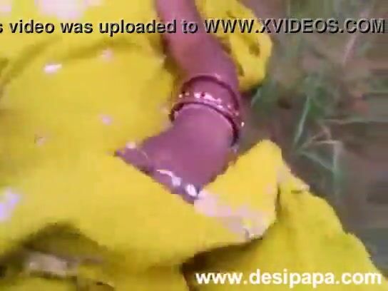 khet me nangi hui punjabi lady